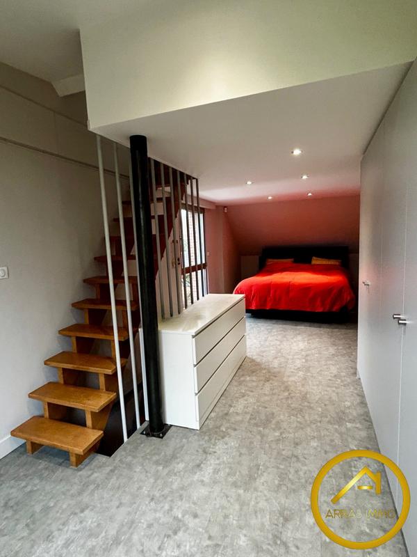 Maison - 210 m² - 10 pièces