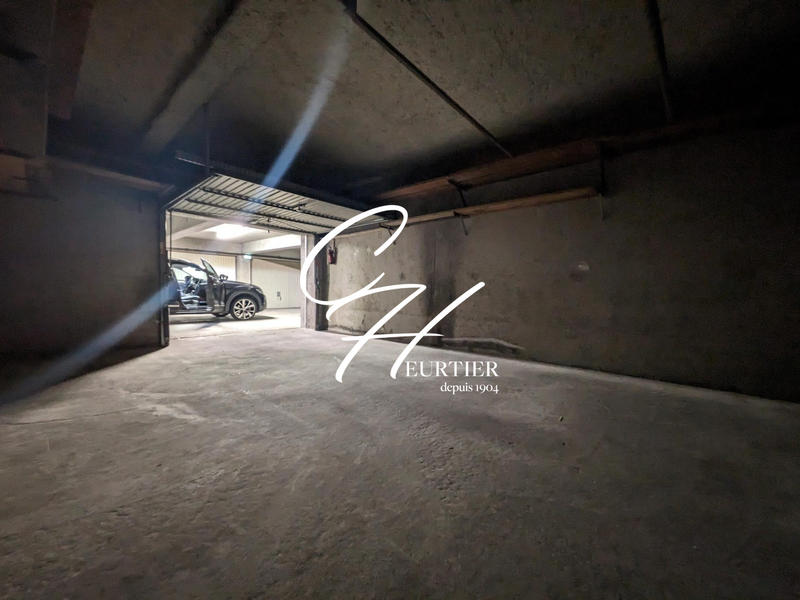 Parking / Garage - 28 m²
