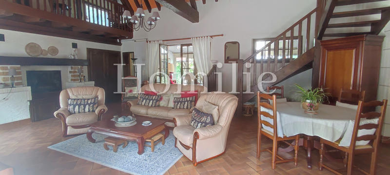 Maison - 386 m² - 9 pièces