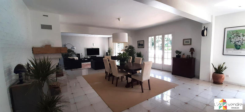 Maison - 230 m² - 7 pièces