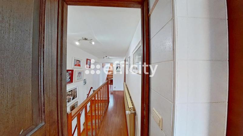 Maison - 245 m² - 10 pièces