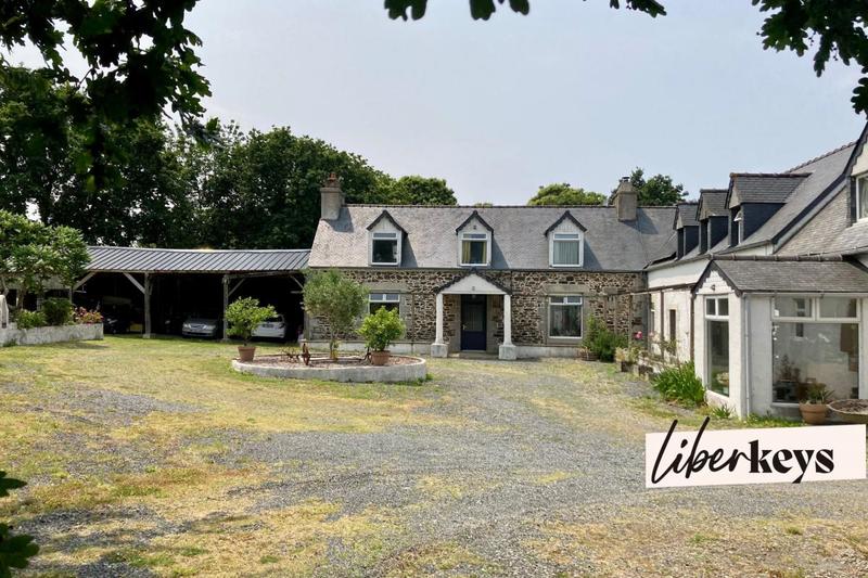 Propriété - 307 m² - 10 pièces