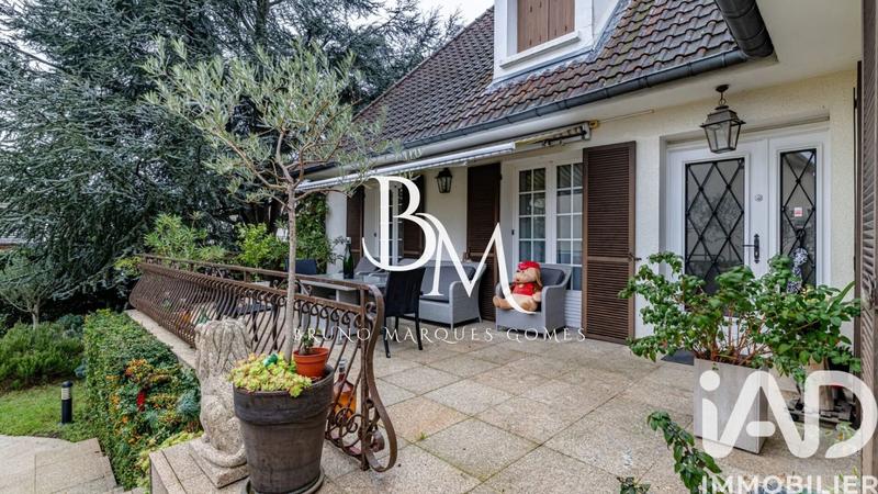 Maison - 230 m² - 7 pièces