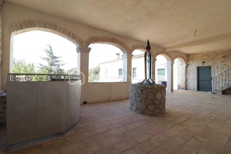 Mas - 250 m² - 14 pièces