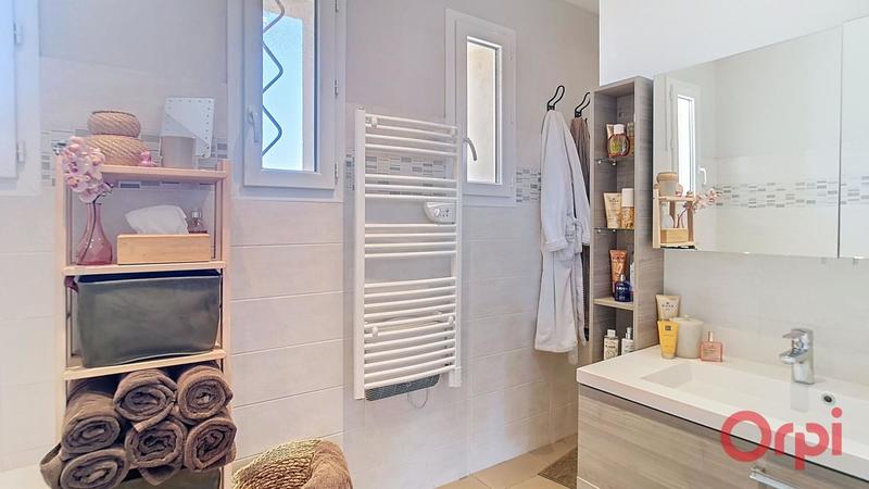 Maison - 200 m² - 8 pièces