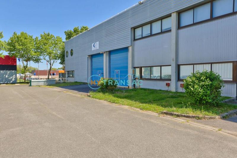 Local d'activités - 827 m²