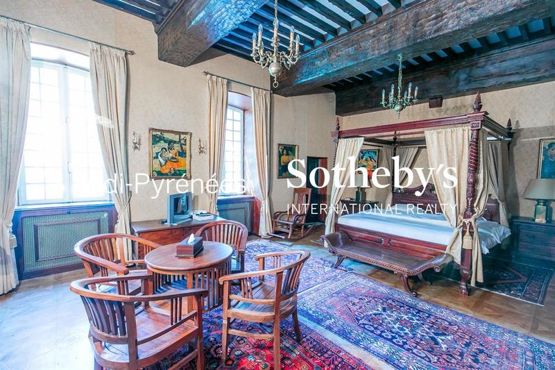 Manoir - 1 000 m² - 28 pièces