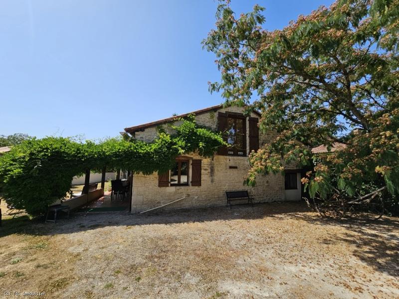 Maison en pierre - 140 m² - 9 pièces