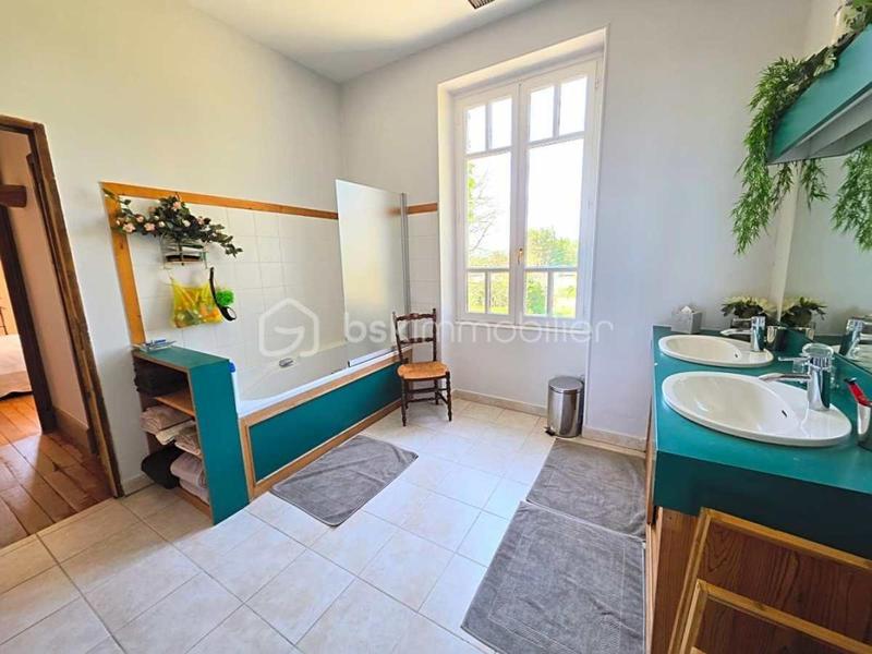 Maison - 387 m² - 10 pièces