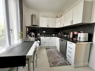 Maison - 216 m² - 14 pièces