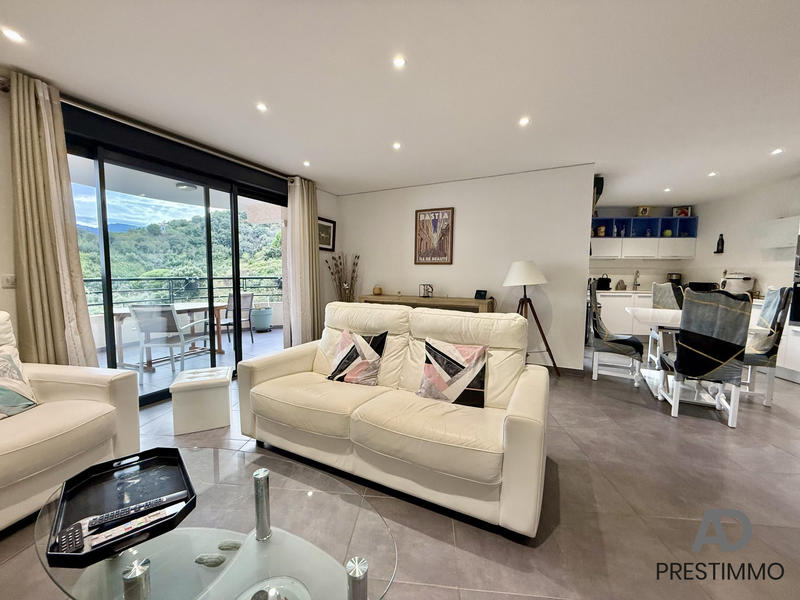 Appartement - 84 m² - 4 pièces