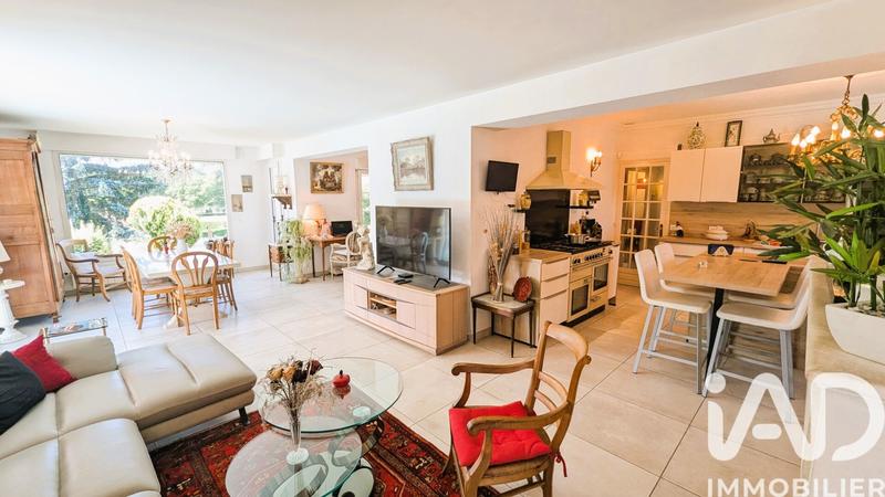 Maison - 201 m² - 5 pièces