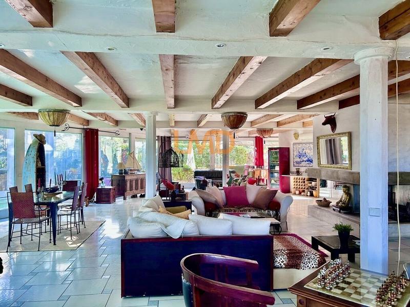 Maison d'architecte - 405 m² - 8 pièces