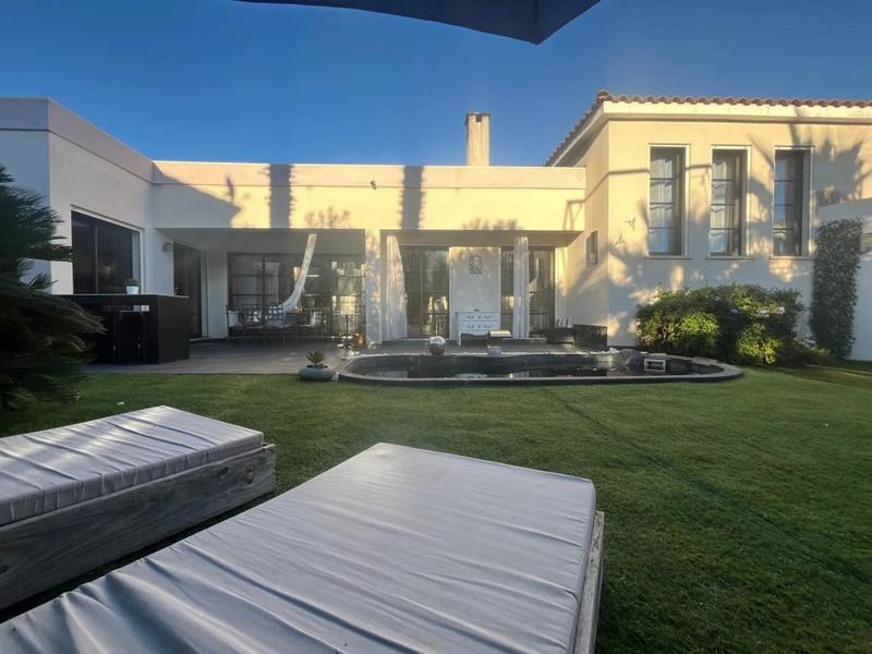 Maison - 230 m² - 10 pièces