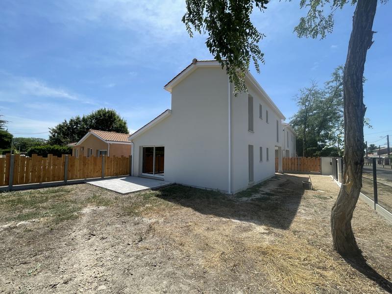 Maison contemporaine - 202 m² - 8 pièces