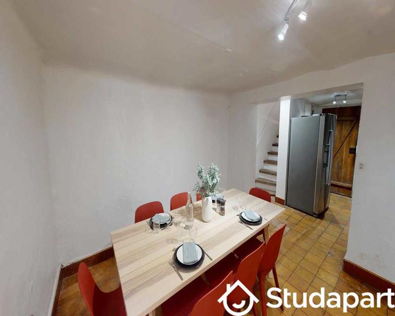 Chambre - 250 m² - 1 pièce