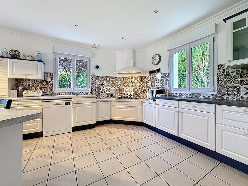 Maison traditionnelle - 214 m² - 7 pièces