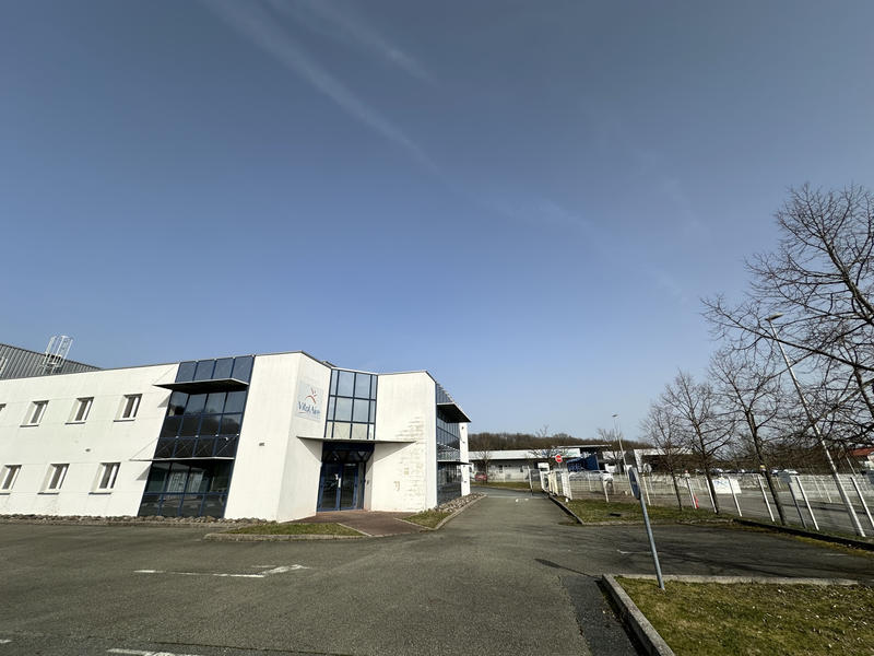 Local commercial - 2 000 m²