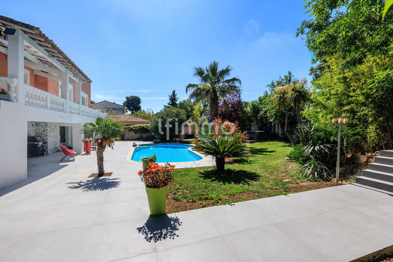 Maison - 250 m² - 7 pièces