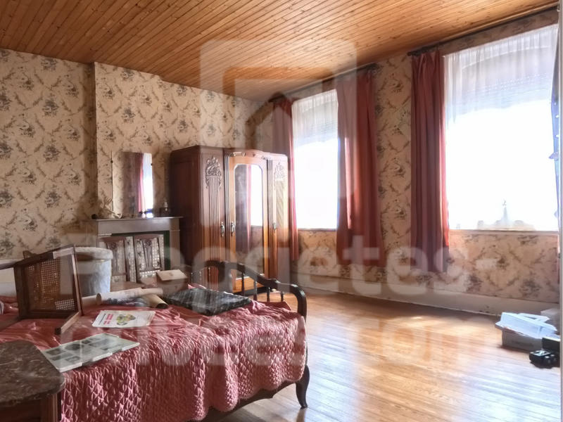 Maison - 235 m² - 7 pièces