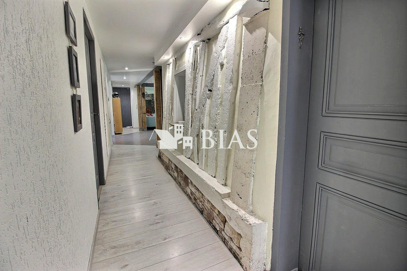 Maison - 220 m² - 6 pièces