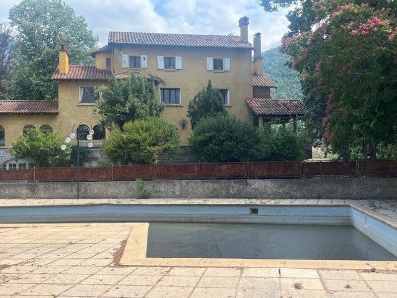 Maison - 421 m² - 14 pièces