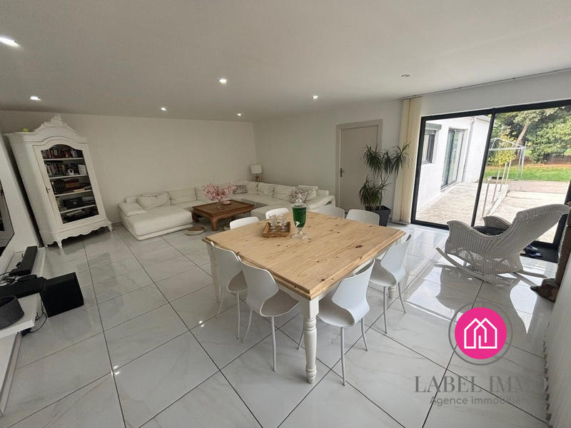 Maison - 220 m² - 8 pièces