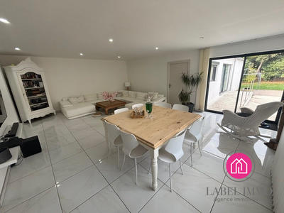 Maison - 220 m² - 8 pièces