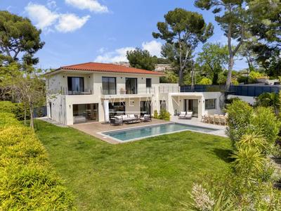 Villa - 222 m² - 6 pièces