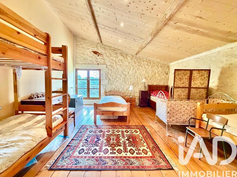 Maison - 290 m² - 9 pièces