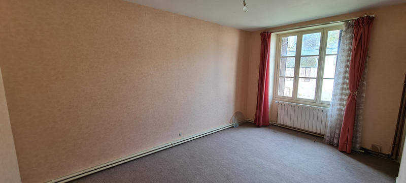 Maison - 94 m² - 9 pièces