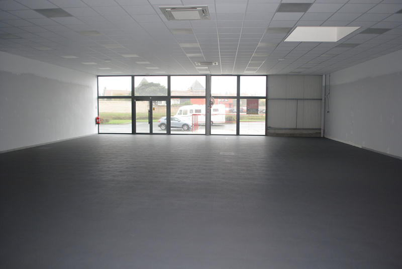 Local d'activité / Entrepôt - 366 m² - 3 pièces