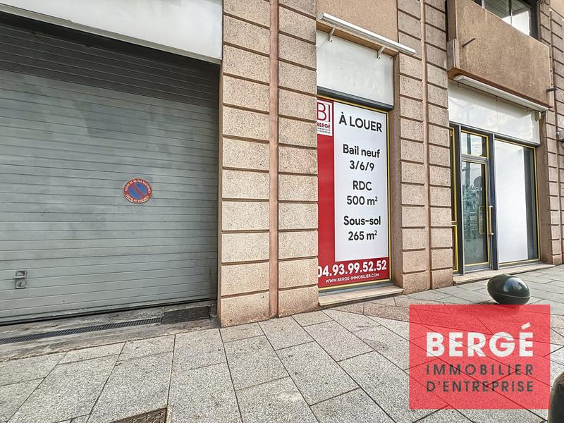 Local commercial - 759 m²