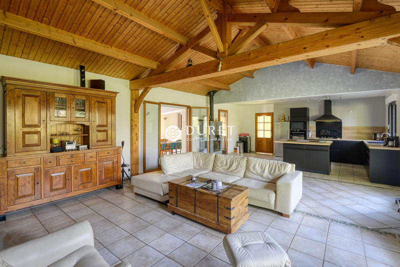 Maison traditionnelle - 197 m² - 8 pièces