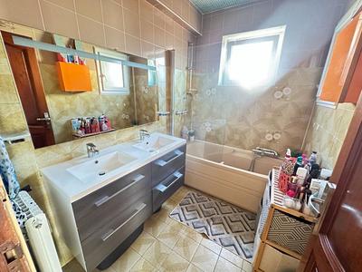 Appartement - 93 m² - 4 pièces