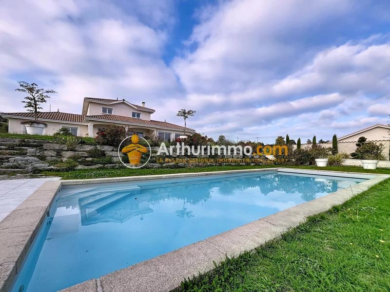 Maison - 233 m² - 6 pièces