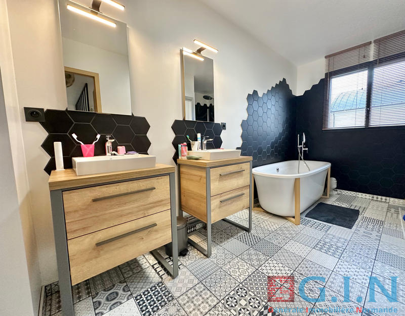 Maison - 130 m² - 7 pièces