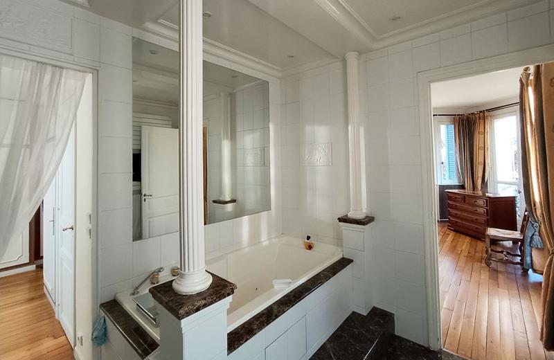 Maison - 299 m² - 10 pièces