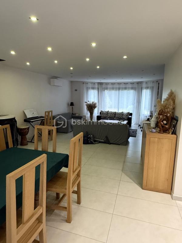 Maison - 210 m² - 9 pièces