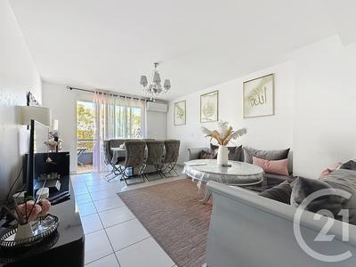 Appartement - 90 m² - 5 pièces