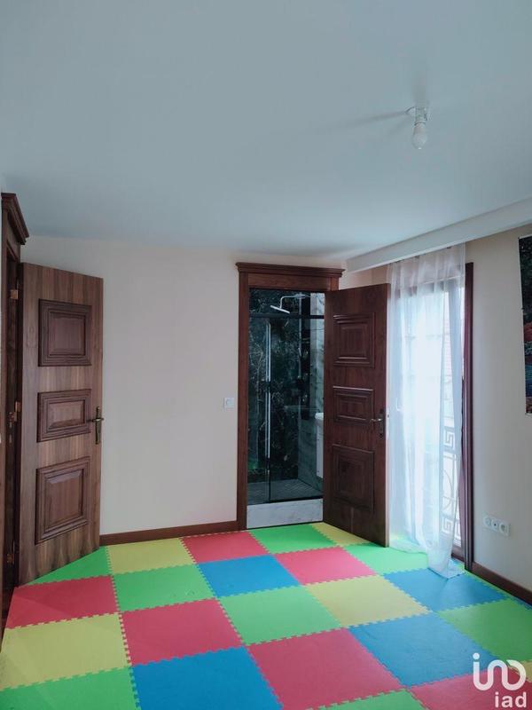 Maison - 215 m² - 8 pièces