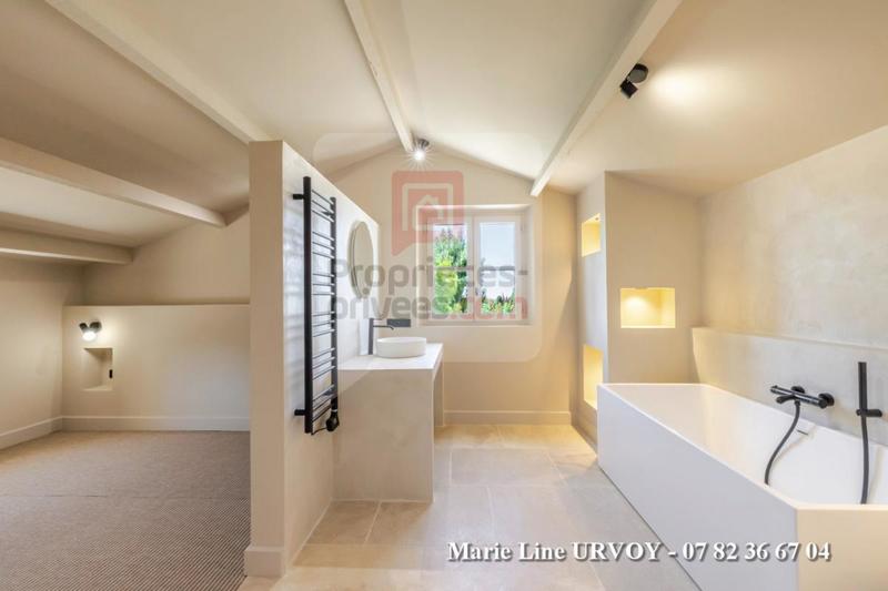 Maison - 300 m² - 8 pièces