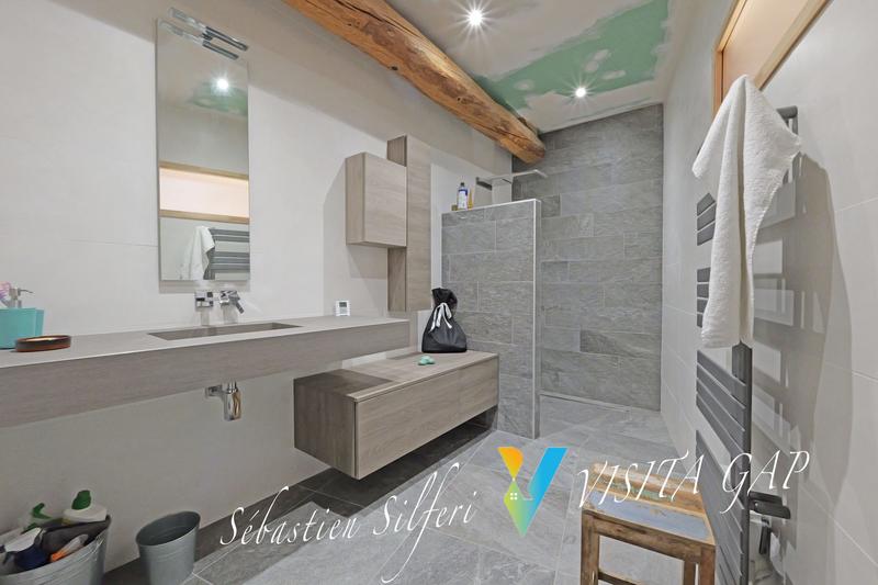 Maison - 223 m² - 12 pièces