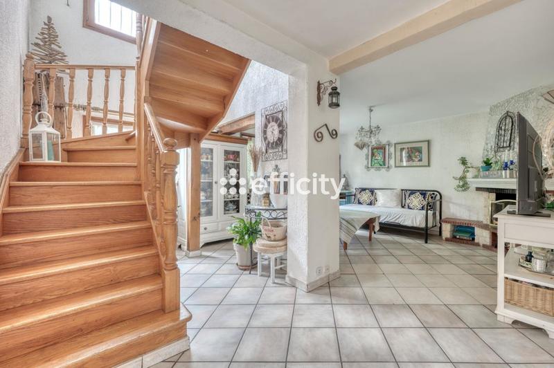 Maison - 153 m² - 8 pièces