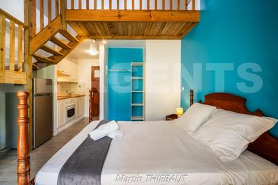 Maison - 270 m² - 13 pièces