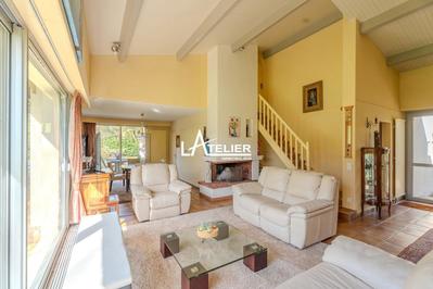 Propriété - 220 m² - 7 pièces