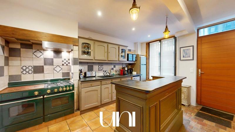 Propriété - 260 m² - 10 pièces