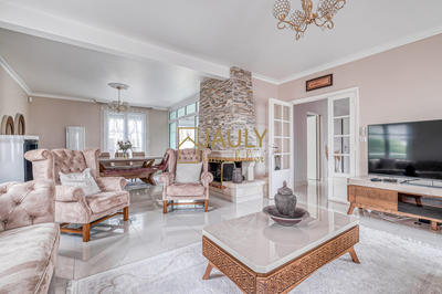 Maison - 340 m² - 10 pièces