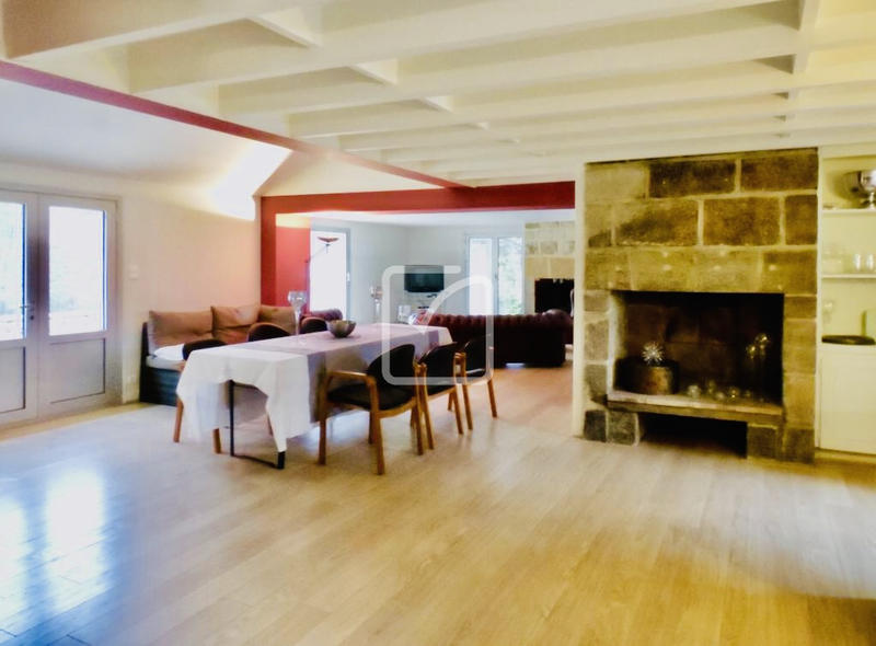 Maison - 250 m² - 15 pièces