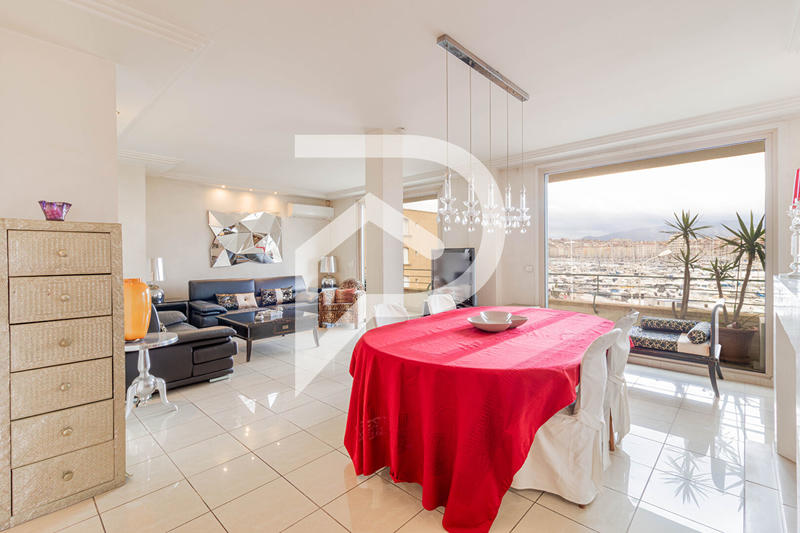 Appartement - 210 m² - 5 pièces